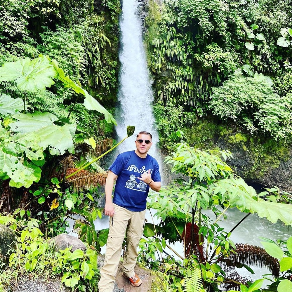 Meet your Posher, Adan